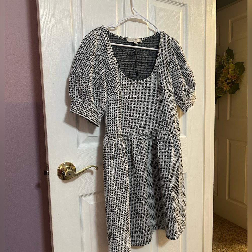 Loft Medium Petite White & Black Textured Puff-Sleeve Dress - Picture 4 of 5